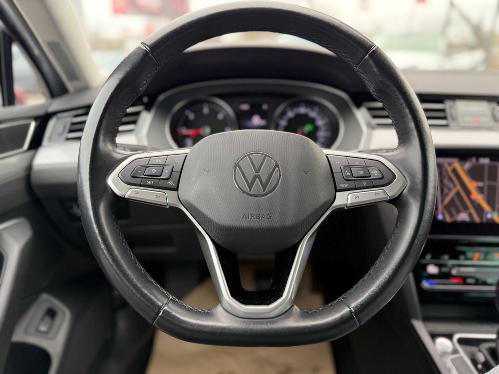 VOLKSWAGEN PASSAT Variant 2.0 TDI SCR Business DSG Szervizelt el.2t vonóhorog vez.ülés masszírozás
