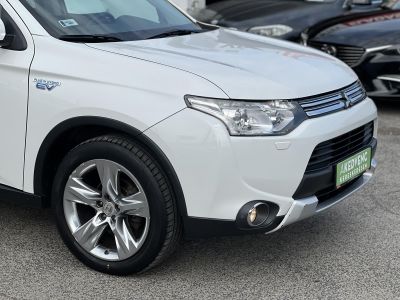 MITSUBISHI OUTLANDER 2.0 MIVEC Instyle Navi 4WD CVT