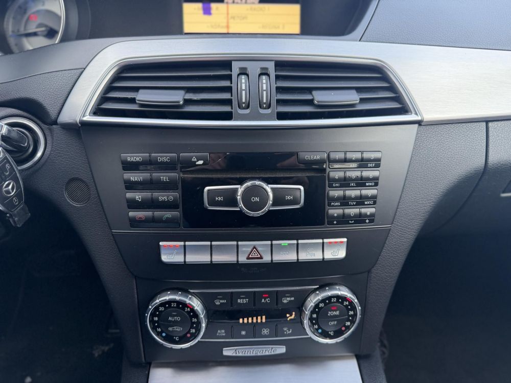 MERCEDES-BENZ C 220 T CDI BlueEFFICIENCY Avantgarde (Automata) Magyarországi Teljes szerviztörténet!