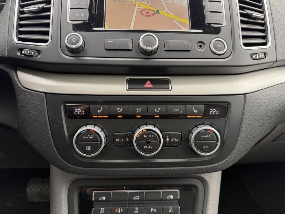 SEAT ALHAMBRA 2.0 CR TDI Style DSG [7 személy] Panorámatető Ülésfűtés Adaptív futómű Világos belső Frissen szervizelt!