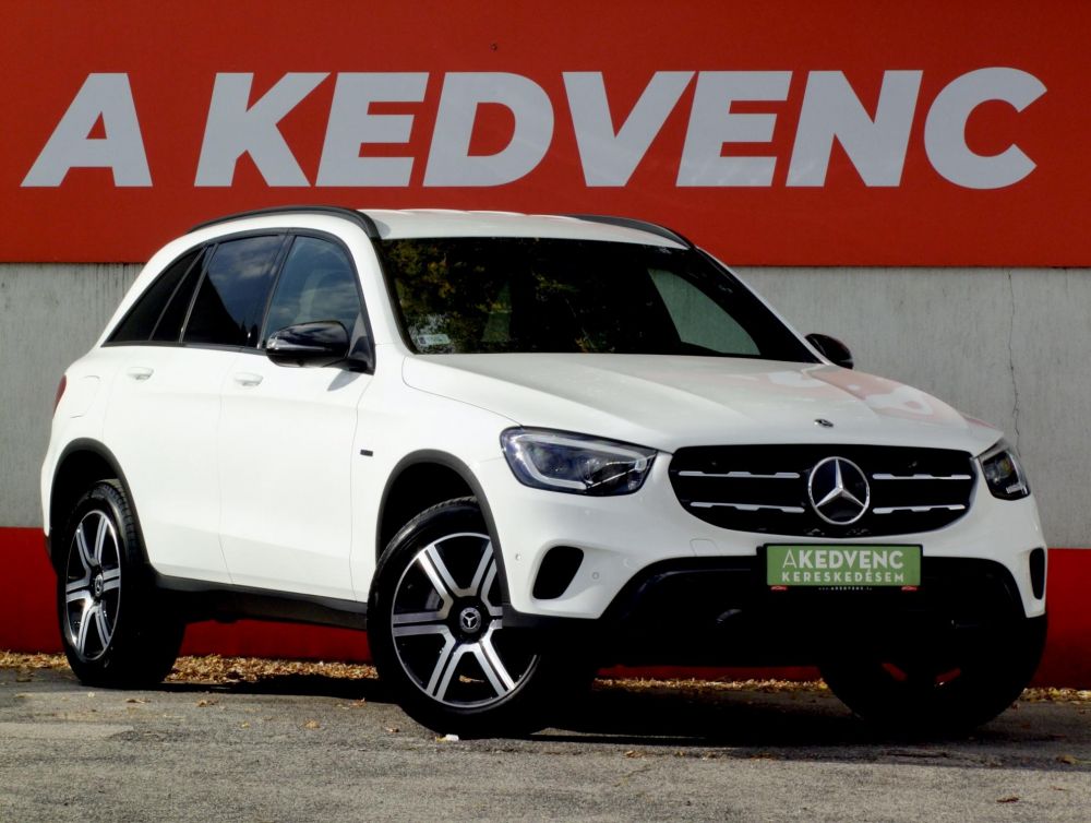 MERCEDES-BENZ GLC 300 de 4Matic EQ Power 9G-TRONIC 21e km. M.o.-i LED Tempomat Holttér Sávtartó Carplay Burmester