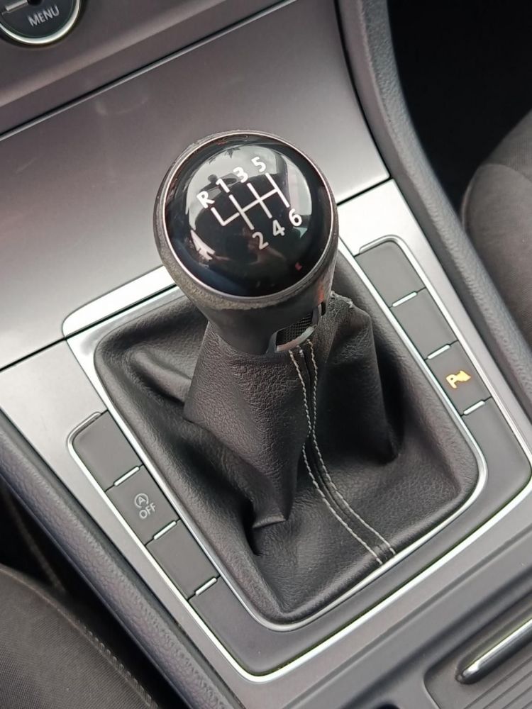 VOLKSWAGEN GOLF VII Variant 2.0 TDI BMT Comfortline Euro 6 Lounge Tempomat Digitklíma Ülésfűtés Bluetooth