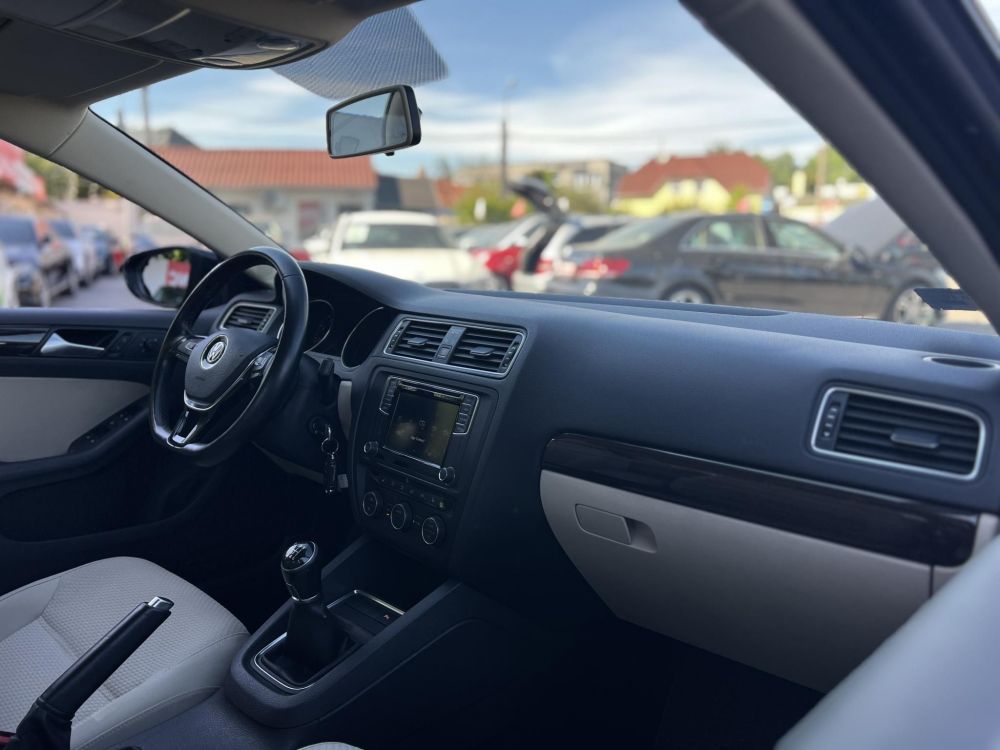 VOLKSWAGEN JETTA VI 1.4 TSI BMT Comfortline M.o.-i. friss műszaki vizsga. szervizelt! 1-Tulaj!