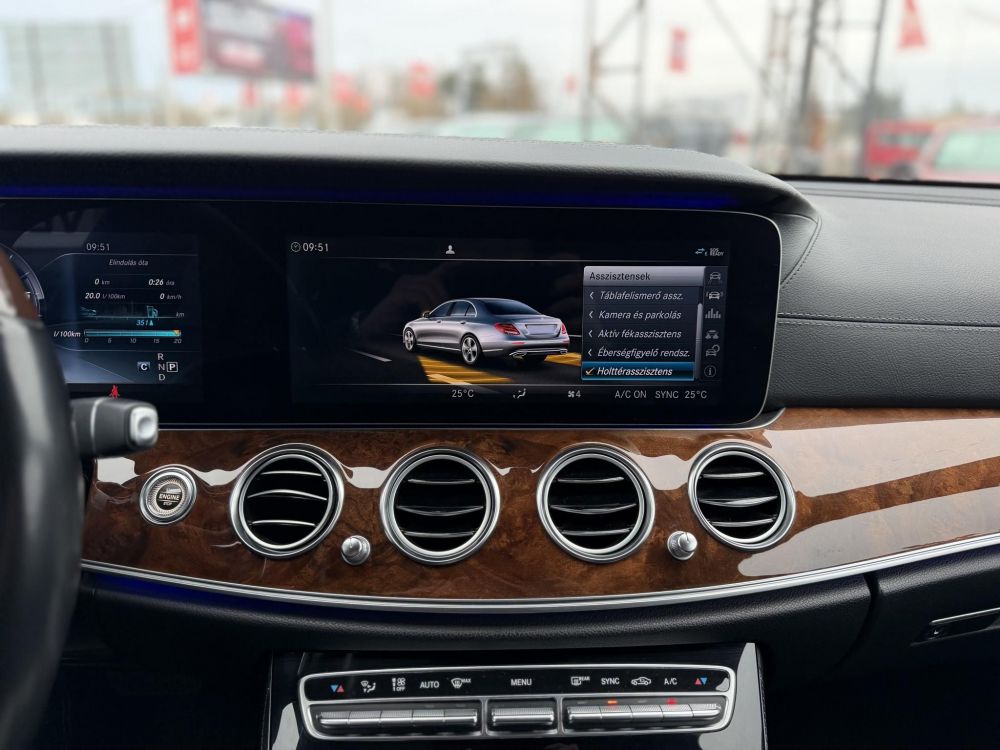 MERCEDES-BENZ E 220 d 9G-TRONIC Megkímélt állapot. LED Holttér HUD Carplay Fakormány 360kamera