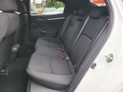 HONDA CIVIC 1.0 T Elegance Navi M.o.i. 1.tul. Márkaszervizelt! 150e km-ig garanciális!