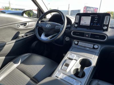 HYUNDAI KONA EV 64kWh Premium Magas felszereltség. megkímélt állapot! LED fényszóró Kamera Keyless Android!