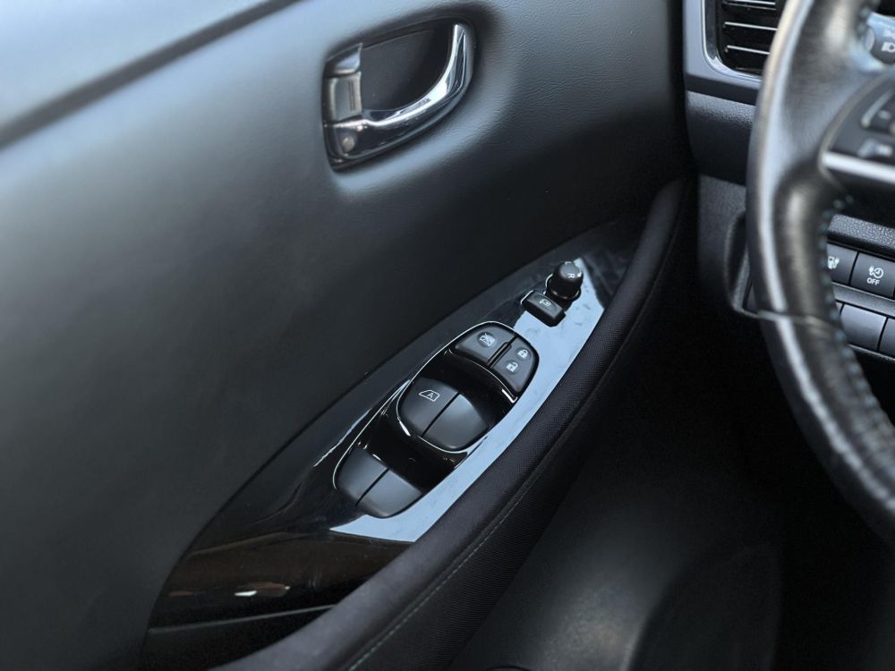 NISSAN LEAF N-Connecta 40kWh (Automata) 60e km. 270km hatótáv. keyless. 360 kamera. első-hátsó ülésfűtés. téli-nyári!