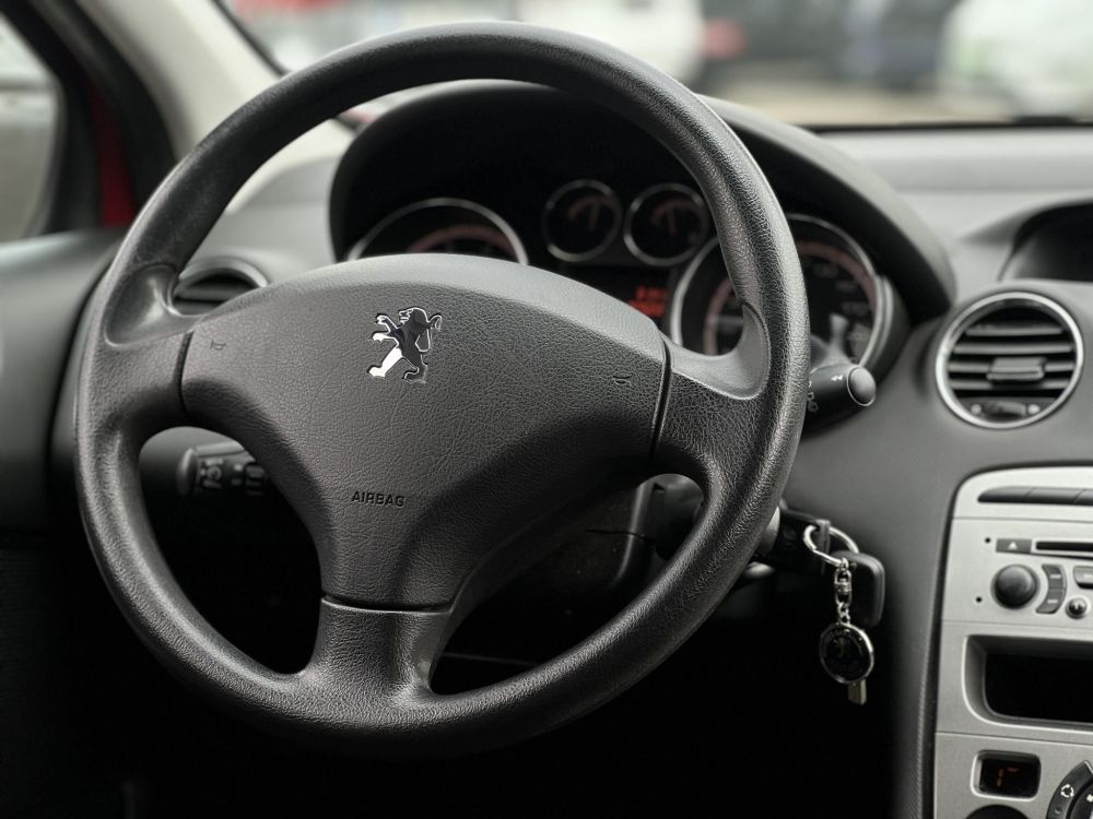 PEUGEOT 308 1.4 VTi Confort Pack 90e km. Magyarországi. klíma. tempomat. vonóhorog. 2 gyári kulcs!