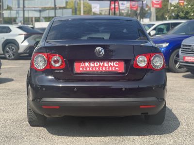 VOLKSWAGEN JETTA 1.6 Comfortline DSG Magyarországi Tolatóradar Navi Tempomat!