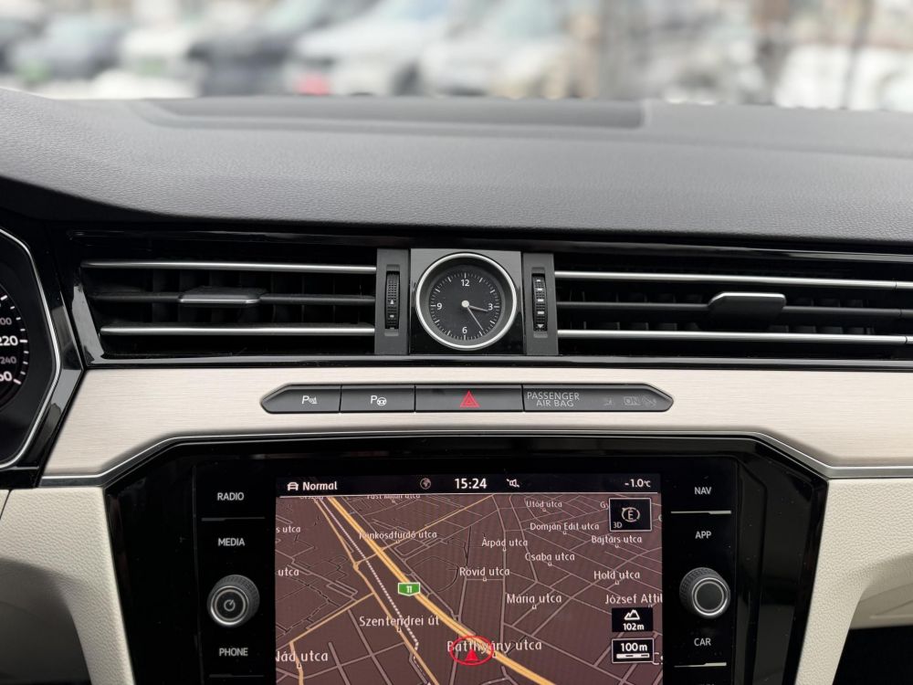 VOLKSWAGEN PASSAT VIII Variant 2.0 TSI BMT Highline 4Motion DSG R-line 280LE. Magyarországi. 115e km. Téli-nyári kerék garnitúra!