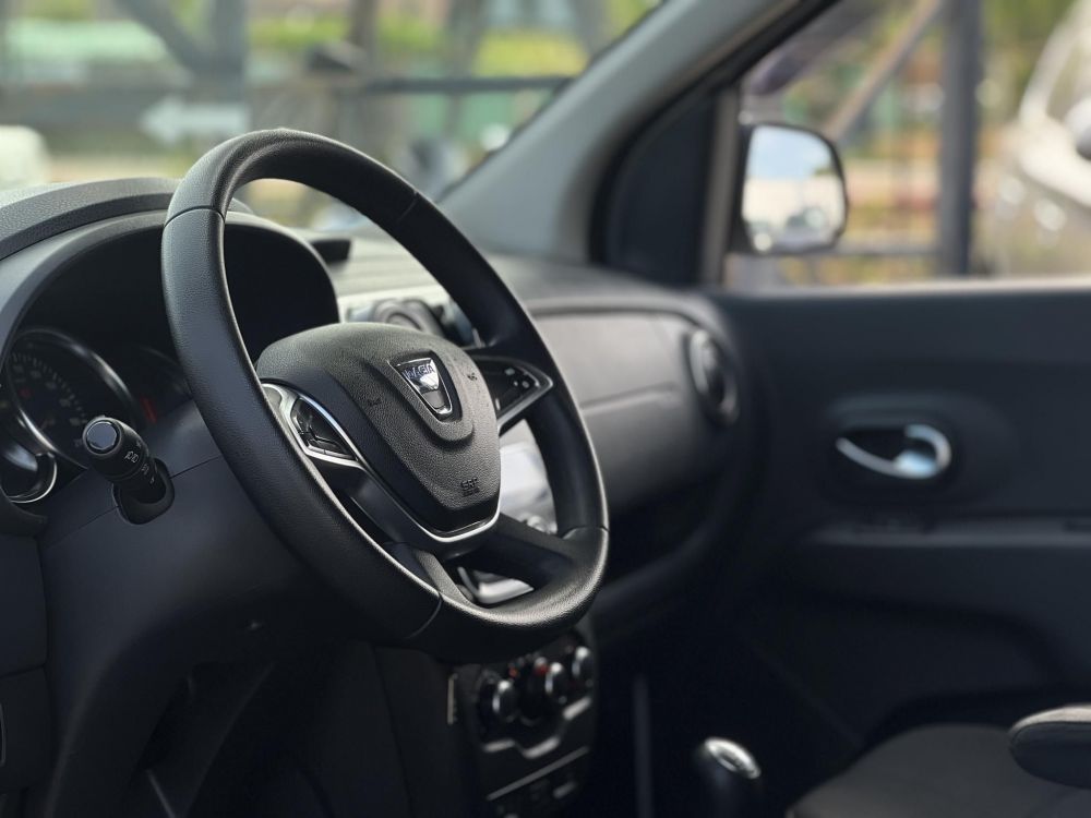 DACIA LODGY 1.6 SCe Ambiance (7 személyes ) Magyarországi. Gyári fényezés. Végig vezetett szervizkönyv!