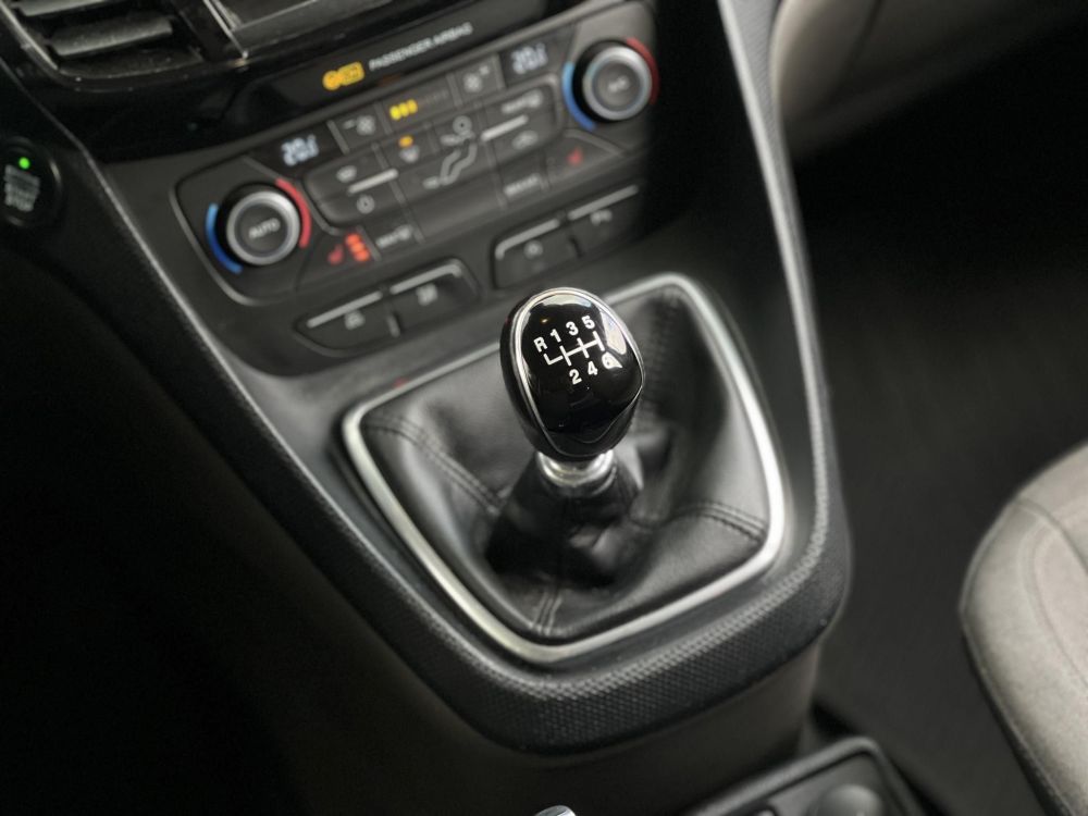 FORD CONNECT Tourneo230 1.5 TDCi L2 Titanium (7 személyes )