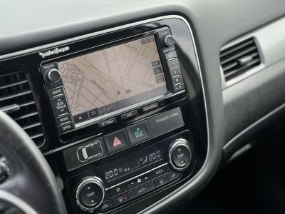MITSUBISHI OUTLANDER 2.0 PHEV Instyle Navi 4WD CVT