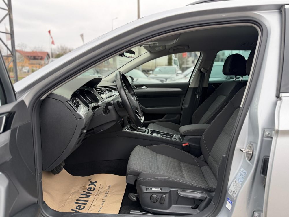 VOLKSWAGEN PASSAT Variant 2.0 TDI SCR Business DSG Szervizelt el.2t vonóhorog vez.ülés masszírozás