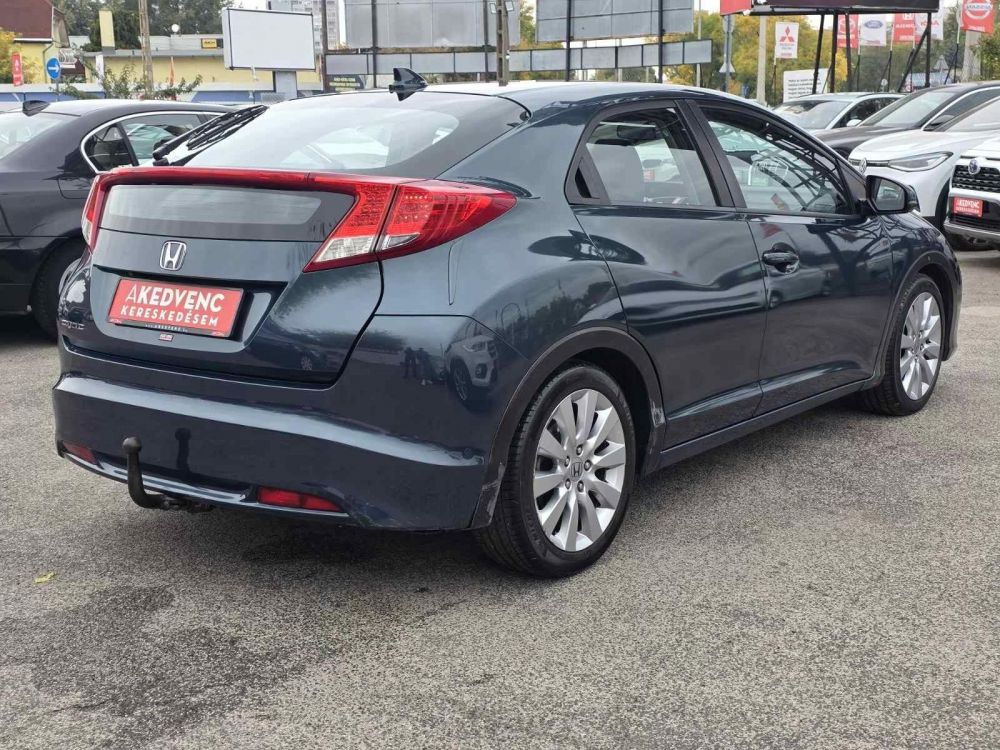 HONDA CIVIC 2.2 CTDi Executive Tempomat Kamera Vonóhorog Digitklíma 4-5L/100km!