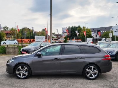 PEUGEOT 308 SW 1.6 BlueHDi Style EAT6 M.o.-i. Végig szervízelt Digit klíma Tempomat Bluetooth