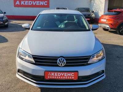 VOLKSWAGEN JETTA VI 1.4 TSI BMT Trendline DSG M.o.-i. 1.tul. Tempomat Navi Ülésfűtés PDC Megkímélt! 88e km!