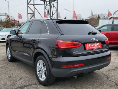 AUDI Q3 2.0 TDI DPF quattro S-tronic S-Line LED Bőrbelső Navigáció Ülésfűtés Tempomat Start-Stop PDC