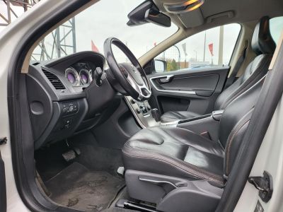 VOLVO XC60 2.0 D Momentum Geartronic Magyarországi Xenon Navi Tempomat Ülésfűtés Bőr