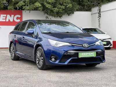 TOYOTA AVENSIS Touring Sports 2.0 D-4D Executive Magyarországi. Gyári fényezés. Végig vezetett szervizkönyv!