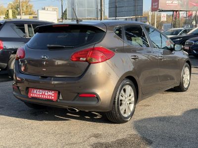 KIA CEE'D 1.4 CVVT EX 72e km. Tempomat Ülésfűtés Kamera Kormányfűtés Navi