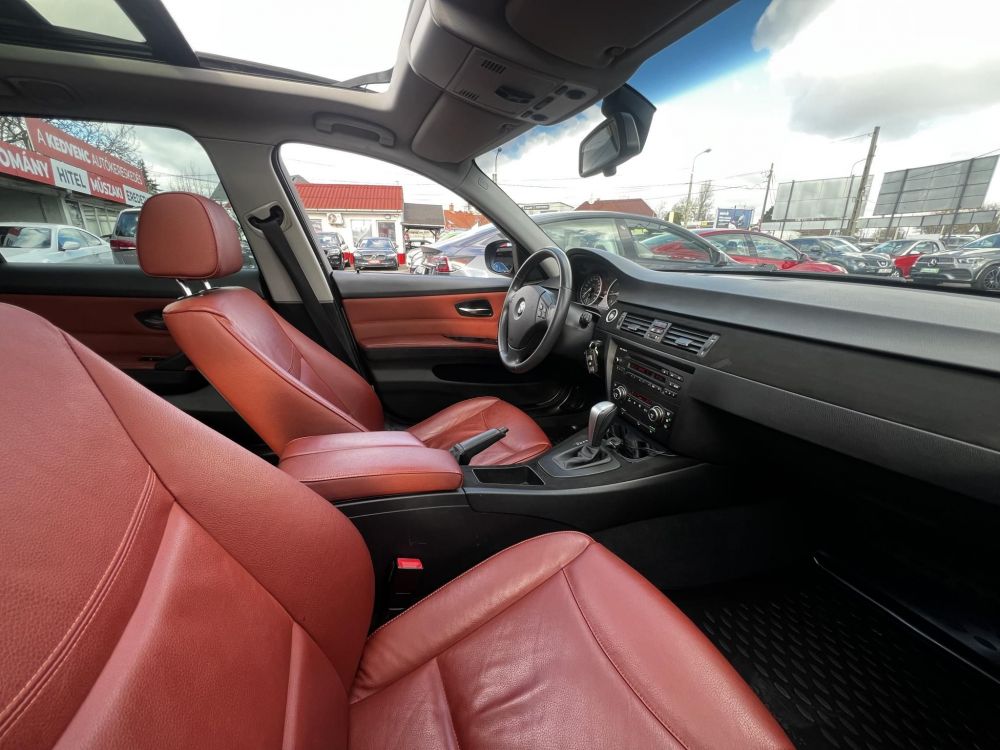 BMW 320d xDrive Touring (Automata) Bordó bőr belső.153e km. M.o.-i. frissen szervizelt! panoráma tető ülésfűtés
