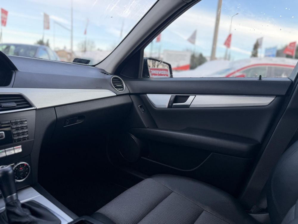 MERCEDES-BENZ C 220 T CDI BlueEFFICIENCY Avantgarde (Automata) Magyarországi Teljes szerviztörténet!