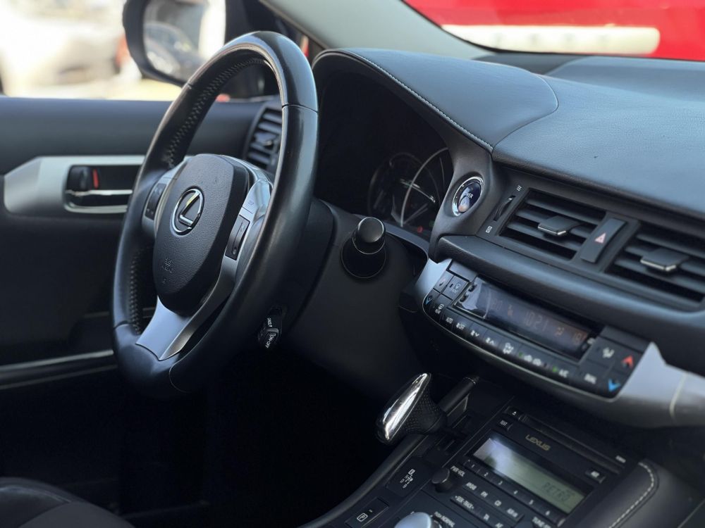 LEXUS CT 200h Comfort (Automata) Ülésfűtés. tolatókamera. szervizkönyv. 8 felni