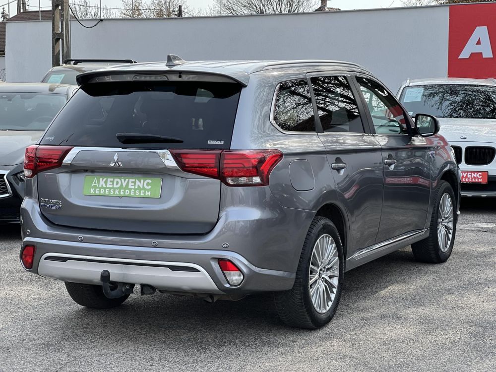 MITSUBISHI OUTLANDER 2.4 PHEV Instyle Premium 4WD CVT Magasan felszerelt. akár 40km elektromos hatótáv!