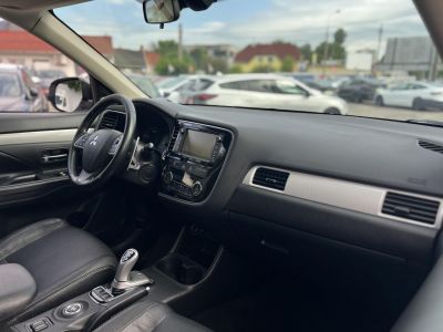 MITSUBISHI OUTLANDER 2.0 MIVEC Instyle Navi 4WD CVT