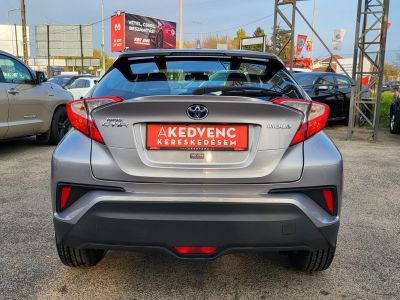 TOYOTA C-HR 1.8 Hybrid Style e-CVT 53e km. Navi Tempomat Ülésfűtés Kamera Pre-Crash Bluetooth