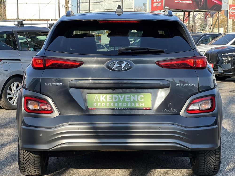 HYUNDAI KONA EV 64kWh Premium 124e km. 400+ hatótáv. napfénytető. Kitünő állapot!