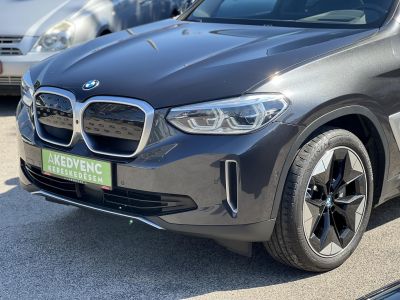 BMW IX3 Impressive sérülésmentes. dokumentált előélet. harman/kardon. panoráma. memória. HUD