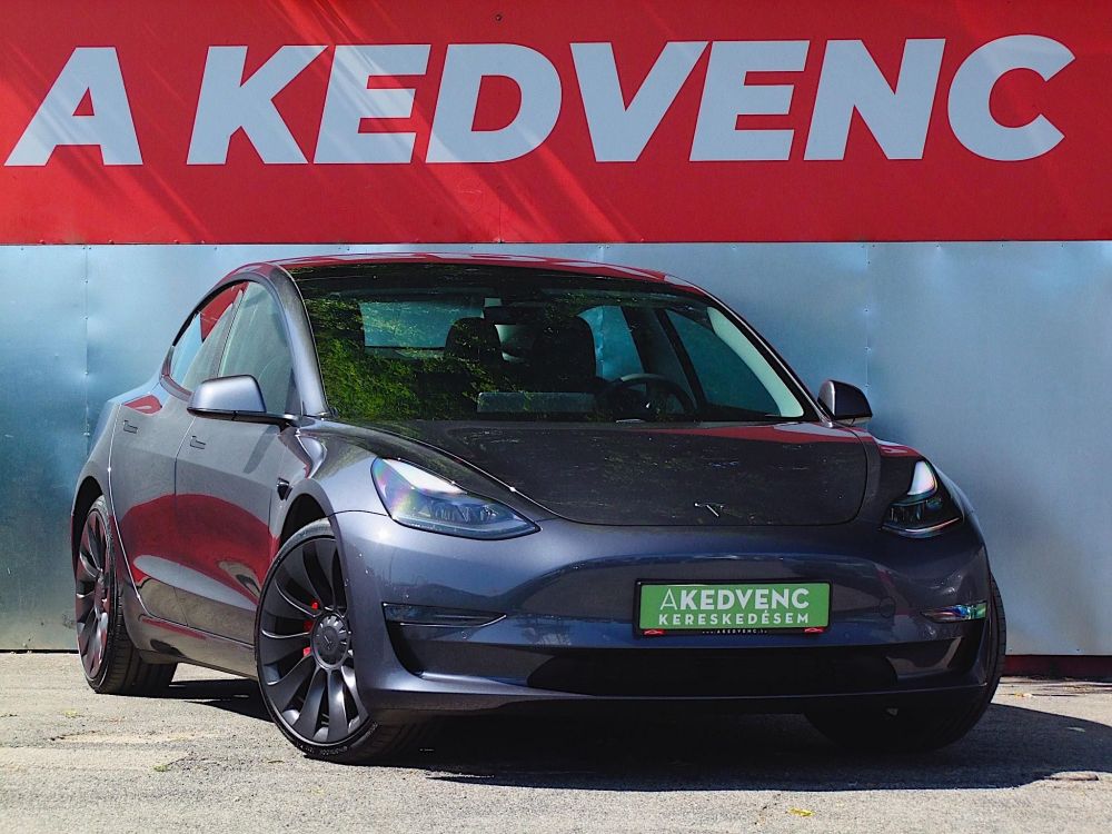 TESLA MODEL 3