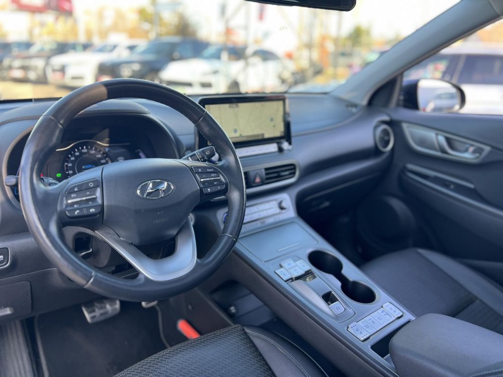 HYUNDAI KONA EV 64kWh Premium 124e km. 400+ hatótáv. napfénytető. Kitünő állapot!