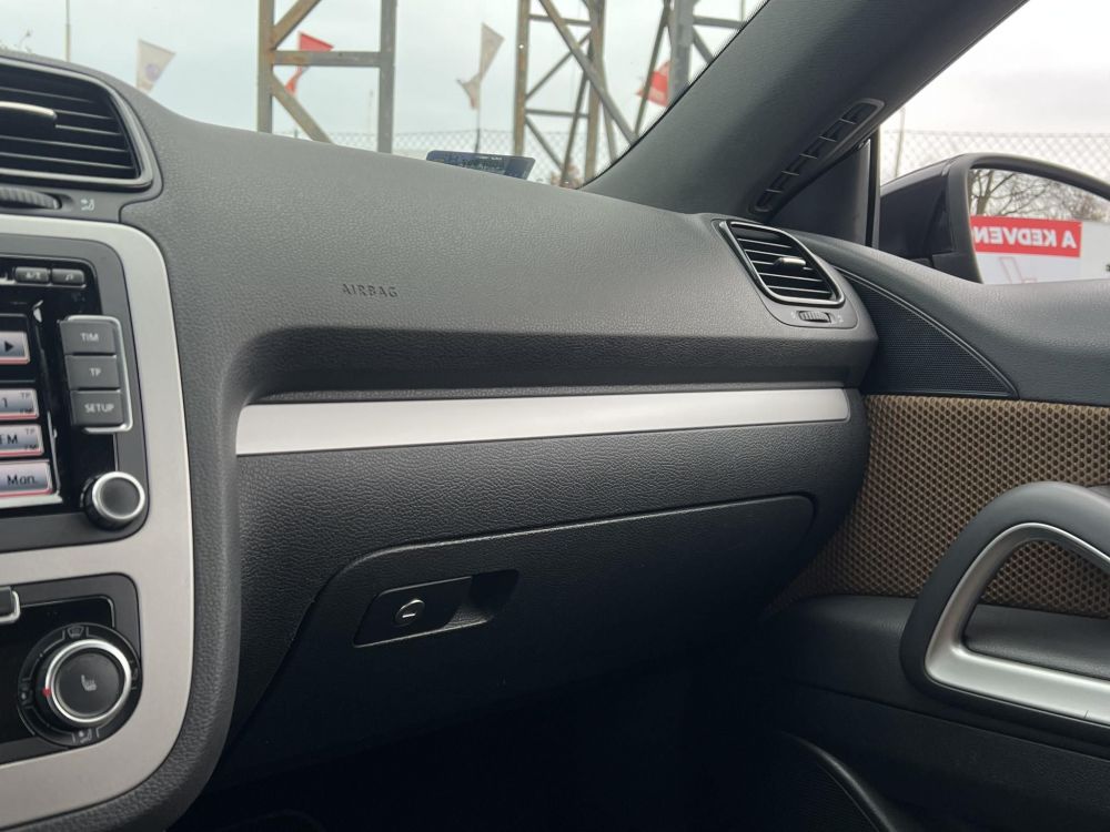 VOLKSWAGEN SCIROCCO 2.0 CR TDI Klíma Tempomat Bluetooth Multi kormány!