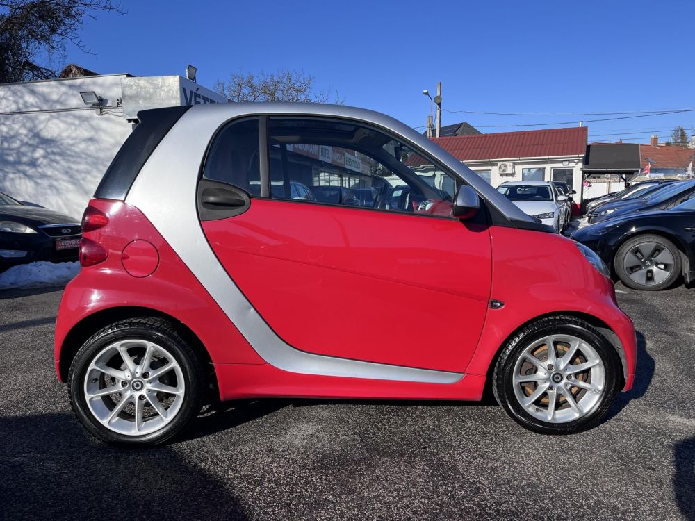 SMART FORTWO 1.0 Micro Hybrid Drive Pure Softouch COUPE 92e km. panoráma tető. frissen szervizelt