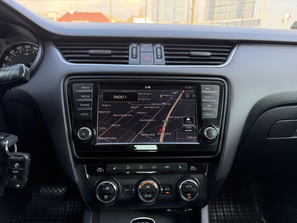 SKODA OCTAVIA 1.6 CR TDI Elegance DSG Magyarországi Xenon Tempomat Navi Ülésfűtés Digitklíma