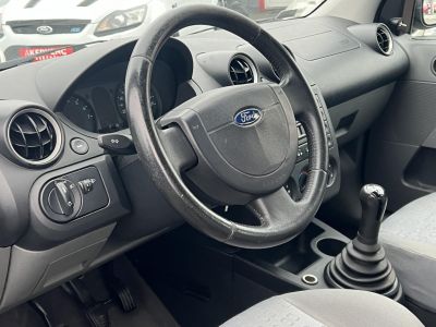 FORD FIESTA 1.3 Comfort Semmi extra.....még 1 év műszaki!