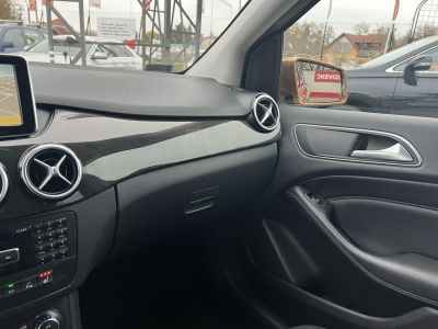 MERCEDES-BENZ B 180 CDI BlueEFFICIENCY (Automata) Tempomat Navi Ülésfűtés Bőr PDC Vonóhorog