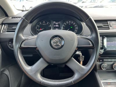 SKODA OCTAVIA Combi 1.2 TSI Ambition DSG M.o.-i. 1.tul. Tempomat Tolatóradar 2zdigitklíma Szervizelt! 124e km!