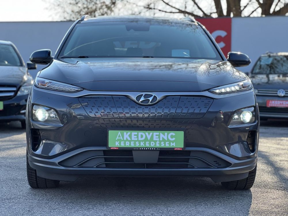 HYUNDAI KONA EV 64kWh Premium 124e km. 400+ hatótáv. napfénytető. Kitünő állapot!
