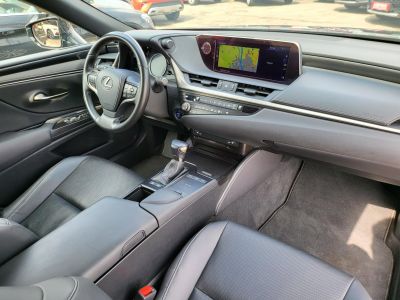 LEXUS ES 300h Prestiege Top CVT 60e km. LED Napfénytető Bőr Navi Tempomat Kamera Ülésfűtés