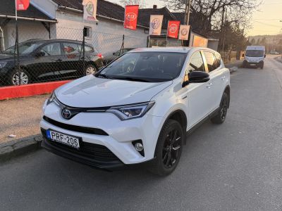 TOYOTA RAV 4 Rav4 2.5 Hybrid Selection MY18 e-CVT 121e km. megkímélt. Hybrid garancia!