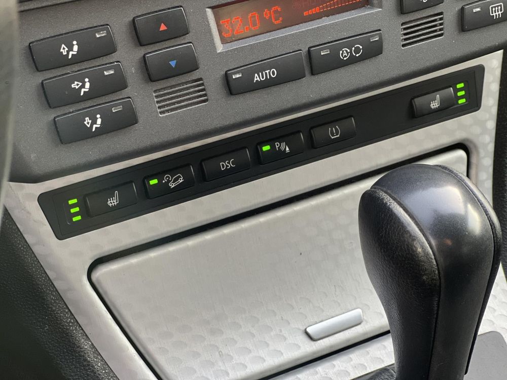 BMW X3 3.0 (Automata) xenon fényszórók. ülésfűtés. lejtmenet. memória. vonóhorog. bőr belső!