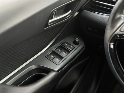 TOYOTA C-HR 1.8 Hybrid Dynamic e-CVT 104e km. LED. sávtartó. tempomat. kamera. márkaszervizelt előélet!