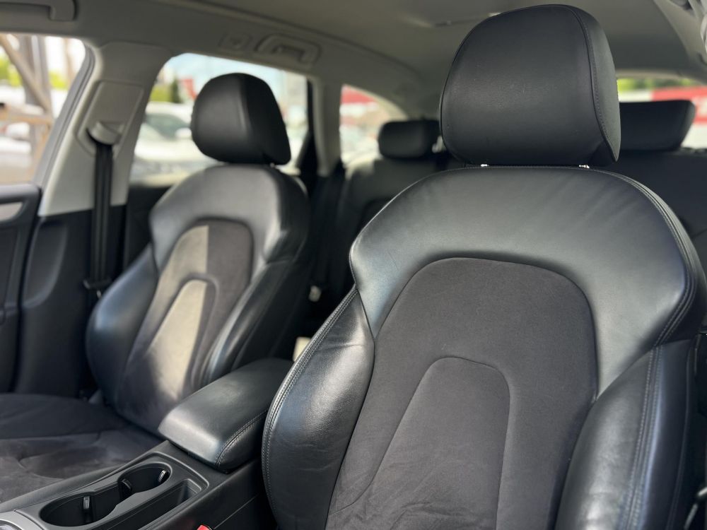 AUDI A4 Avant 2.0 TDI DPF EU5 S-line Vezetett szervizkönyv!