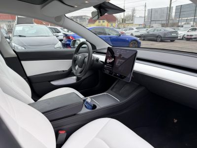 TESLA MODEL 3 Long Range AWD (Automata) FSD. FEHÉR BELSŐ. Perf BOOST. garanciális. hőszivattyú. vonóhorog!