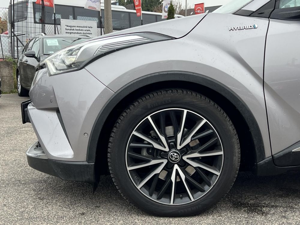 TOYOTA C-HR 1.8 Hybrid Executive e-CVT JBL LED Tempomat Bluetooth Sávtartó Holttér Keyless!