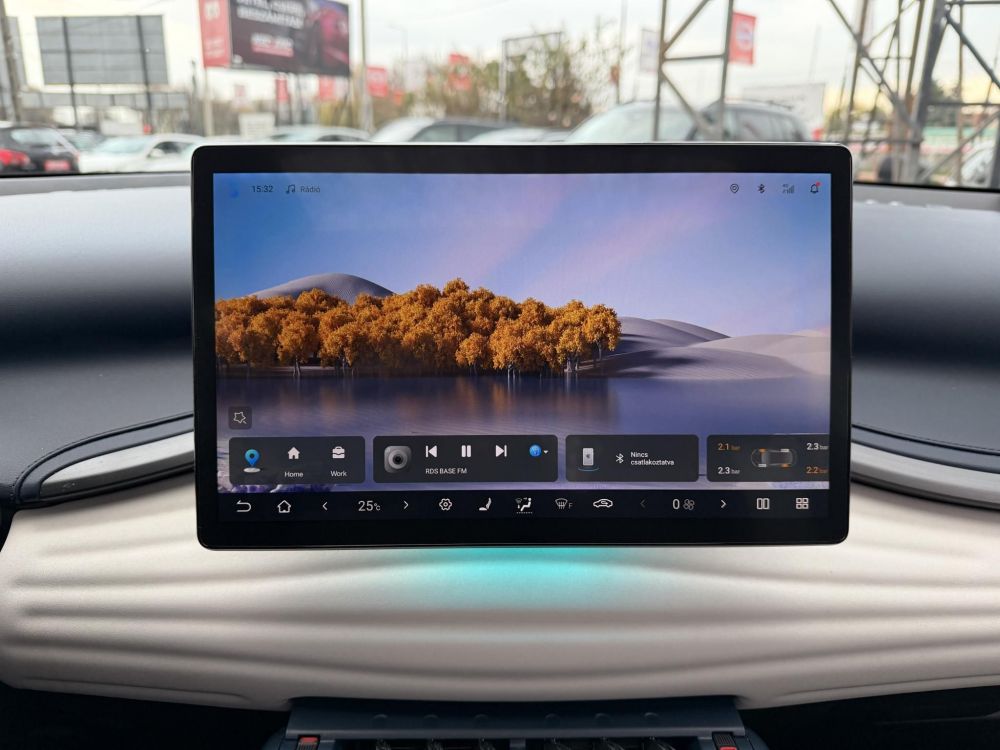 BYD ATTO 3 Design 60,4kWh M.o.-i. 1.tul. LFP. garanciális. panorámatető. világos belső!